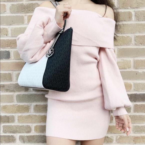 Gaby’sBags👜💕-NWT Michael Kors Tote ‼️SALE‼️‼️ - Picture 3 of 5